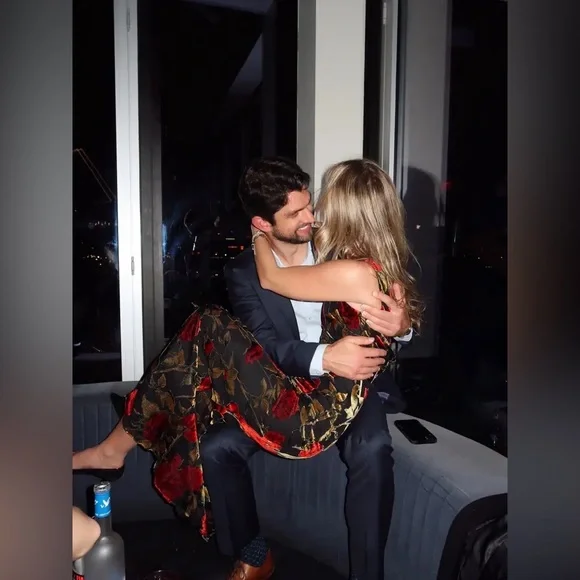 Dress the Population Cherilyn Velvet Mermaid Gown - Picture 10 of 13